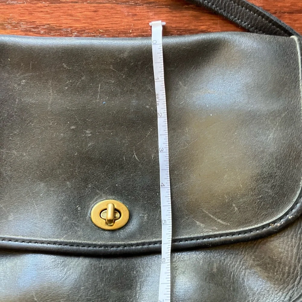 Vintage Coach Black Leather Shoulder Bag